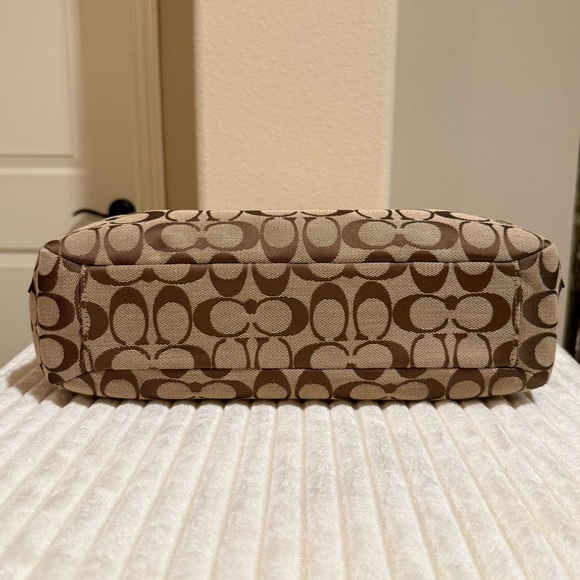 Coach Gallery signature Khaki Tote. F19388 - Picture 14 of 16